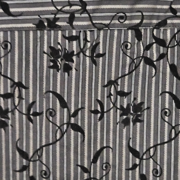 NWT MENS Cultura International button down with velvet like floral design - Picture 10 of 15